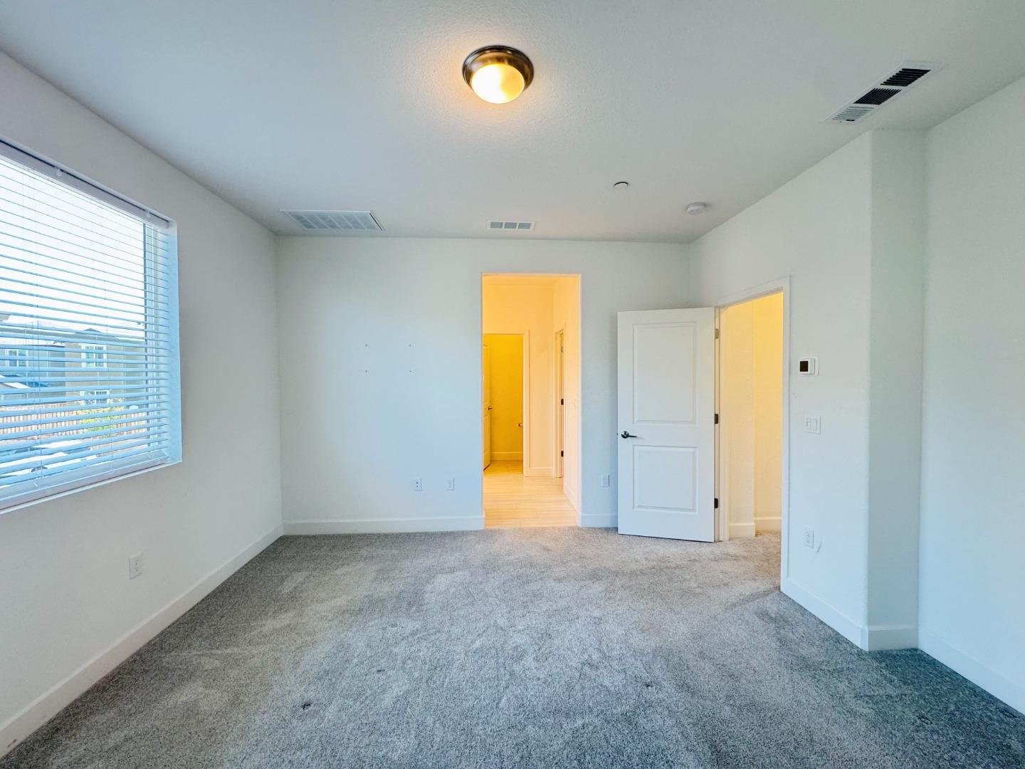 Detail Gallery Image 13 of 31 For 61 Brook Ln, Pittsburg,  CA 94565 - 5 Beds | 4/1 Baths