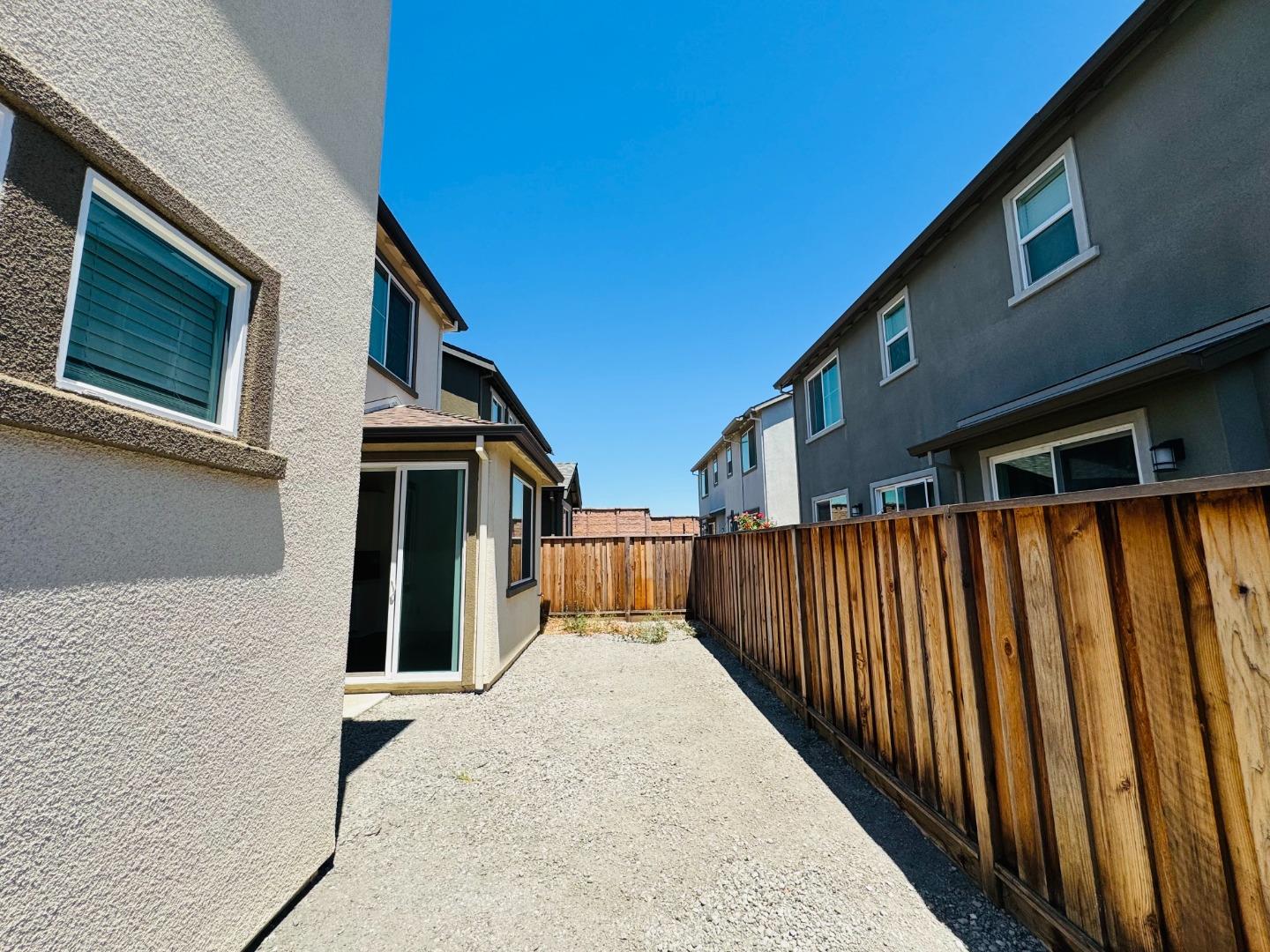 Detail Gallery Image 23 of 31 For 61 Brook Ln, Pittsburg,  CA 94565 - 5 Beds | 4/1 Baths
