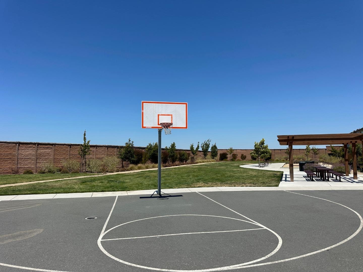 Detail Gallery Image 26 of 31 For 61 Brook Ln, Pittsburg,  CA 94565 - 5 Beds | 4/1 Baths