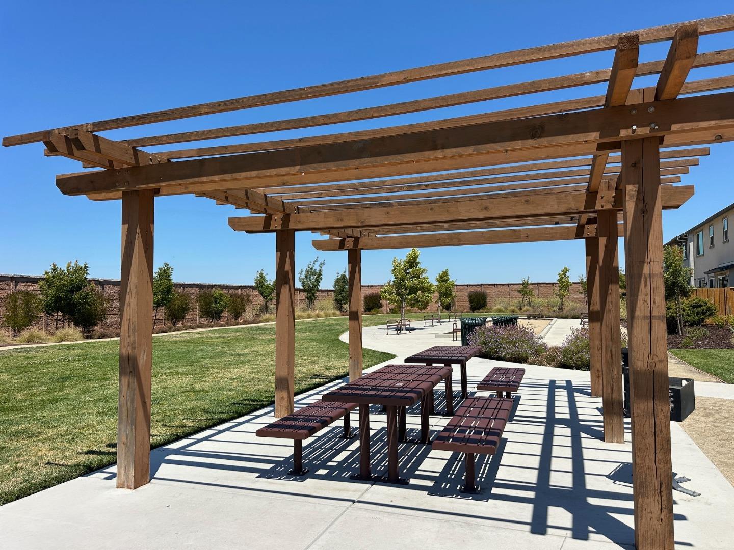 Detail Gallery Image 27 of 31 For 61 Brook Ln, Pittsburg,  CA 94565 - 5 Beds | 4/1 Baths