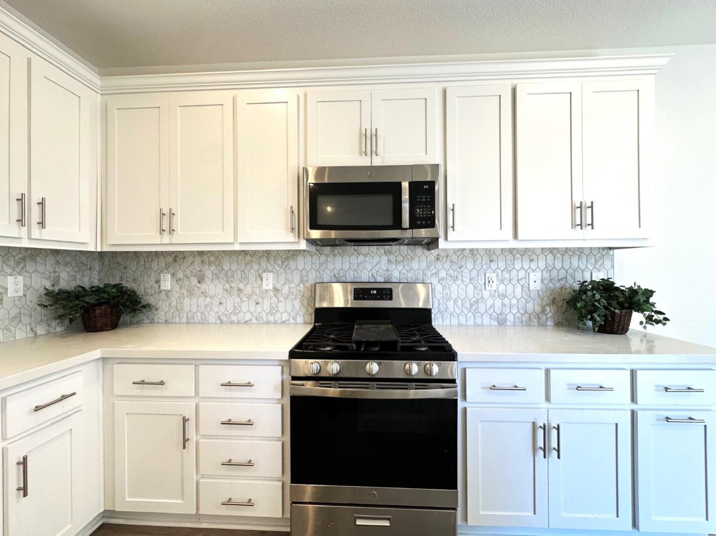 Detail Gallery Image 4 of 31 For 61 Brook Ln, Pittsburg,  CA 94565 - 5 Beds | 4/1 Baths