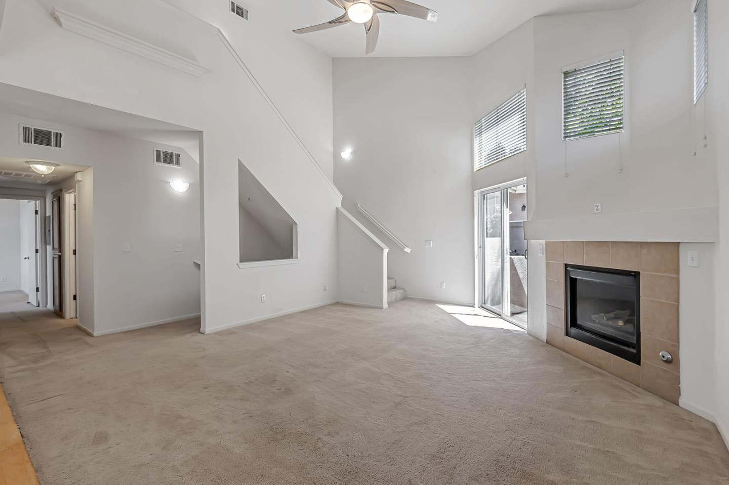 Detail Gallery Image 10 of 41 For 1075 Esparanza Way, San Jose,  CA 95138 - 3 Beds | 3 Baths