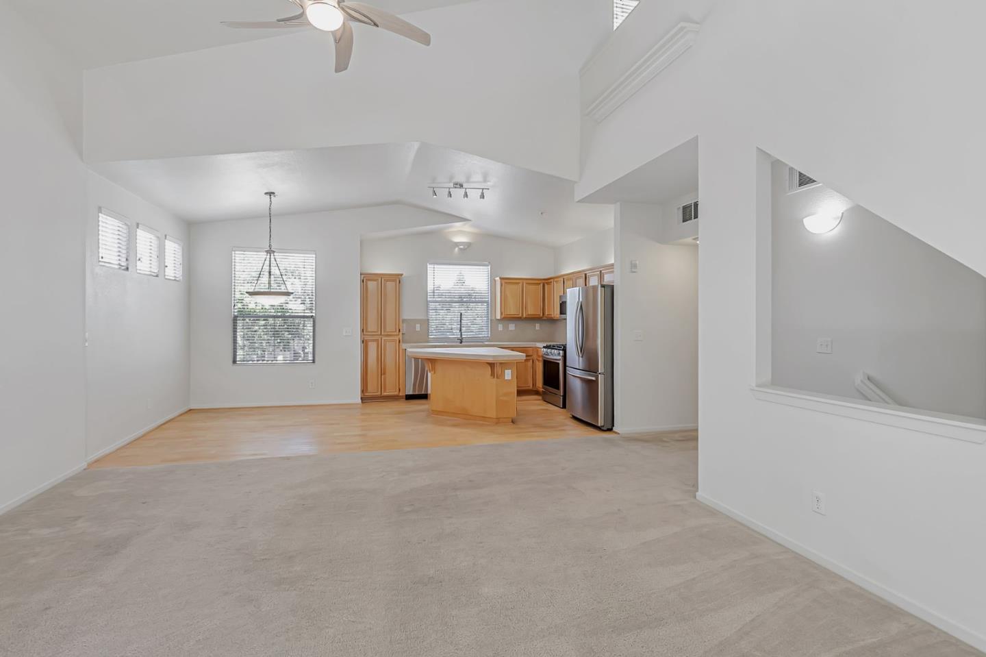 Detail Gallery Image 12 of 41 For 1075 Esparanza Way, San Jose,  CA 95138 - 3 Beds | 3 Baths