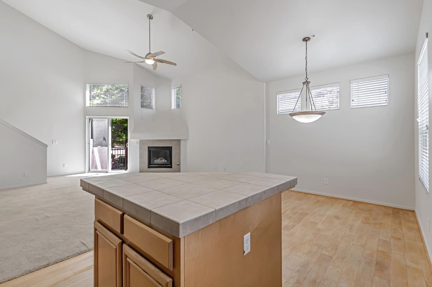 Detail Gallery Image 13 of 41 For 1075 Esparanza Way, San Jose,  CA 95138 - 3 Beds | 3 Baths