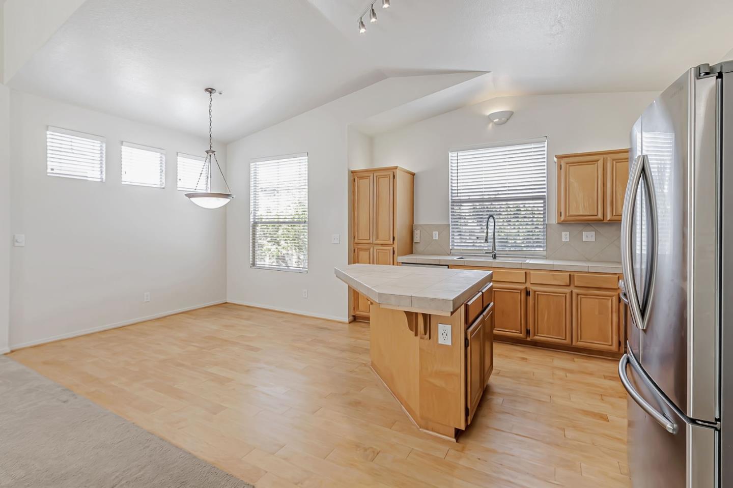 Detail Gallery Image 15 of 41 For 1075 Esparanza Way, San Jose,  CA 95138 - 3 Beds | 3 Baths