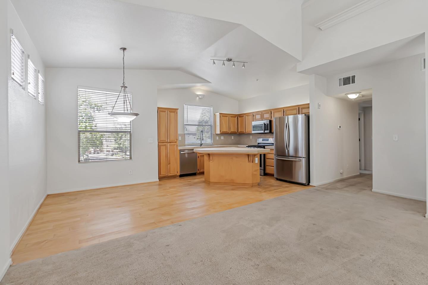 Detail Gallery Image 18 of 41 For 1075 Esparanza Way, San Jose,  CA 95138 - 3 Beds | 3 Baths