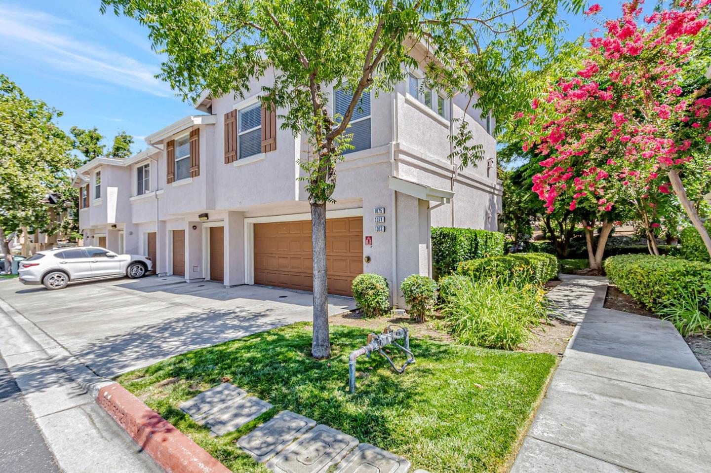 Detail Gallery Image 2 of 41 For 1075 Esparanza Way, San Jose,  CA 95138 - 3 Beds | 3 Baths