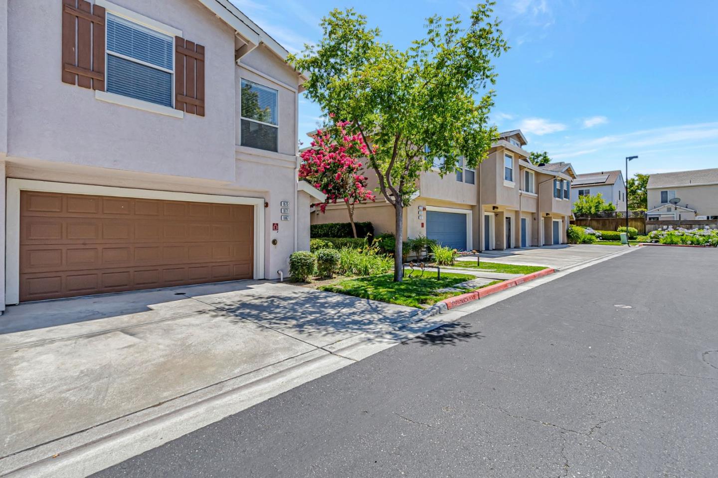 Detail Gallery Image 3 of 41 For 1075 Esparanza Way, San Jose,  CA 95138 - 3 Beds | 3 Baths
