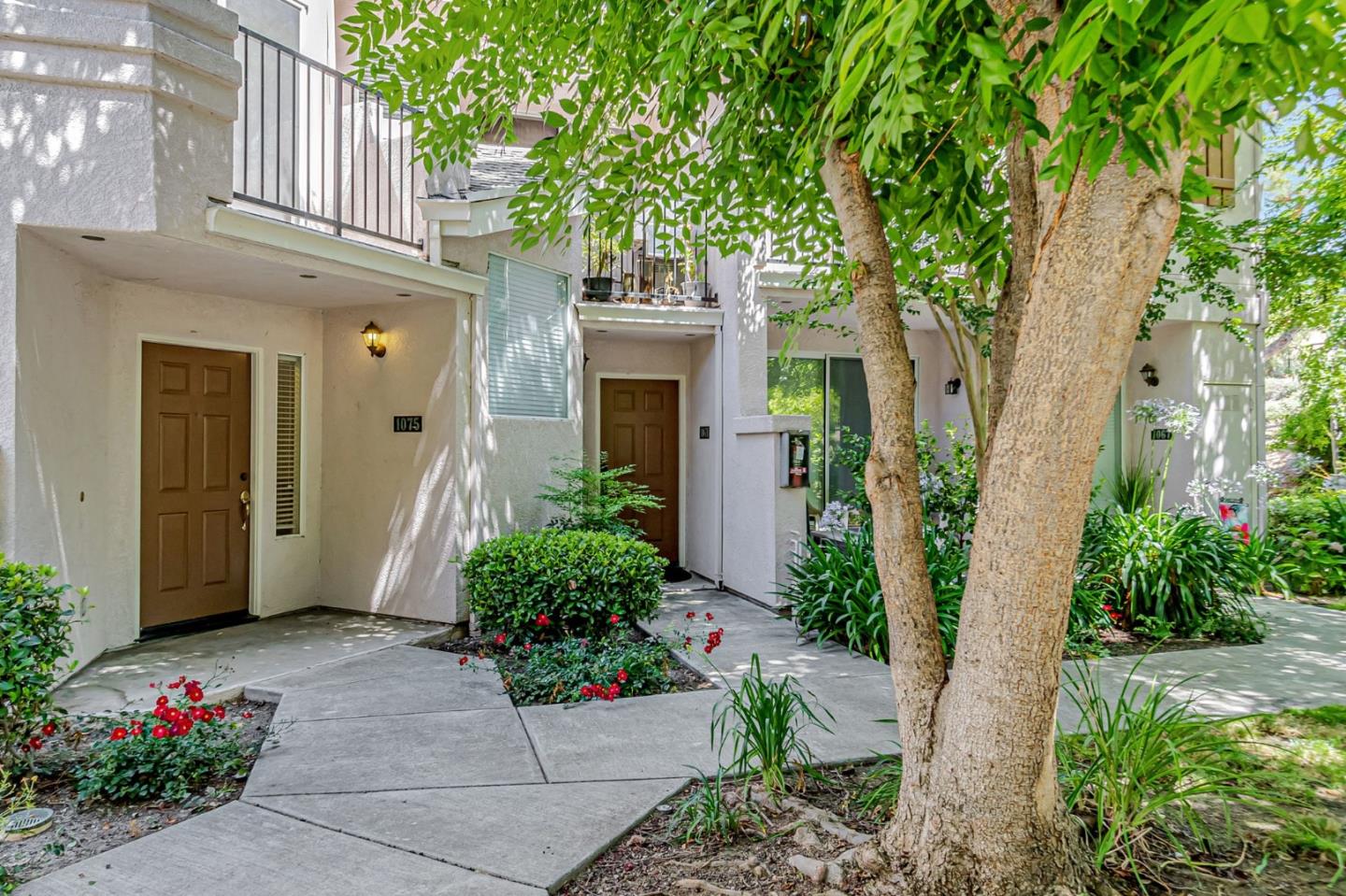 Detail Gallery Image 4 of 41 For 1075 Esparanza Way, San Jose,  CA 95138 - 3 Beds | 3 Baths