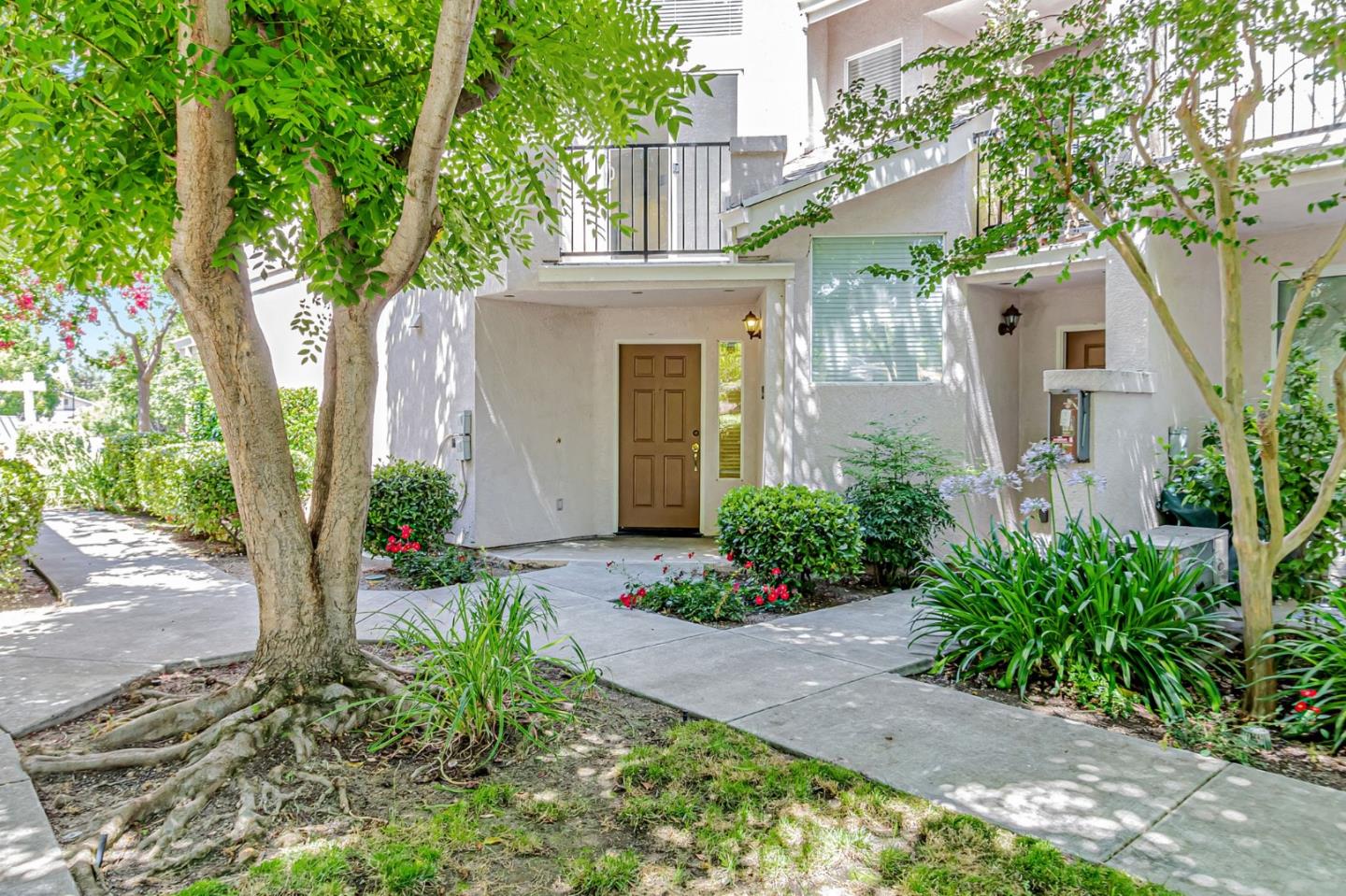 Detail Gallery Image 5 of 41 For 1075 Esparanza Way, San Jose,  CA 95138 - 3 Beds | 3 Baths