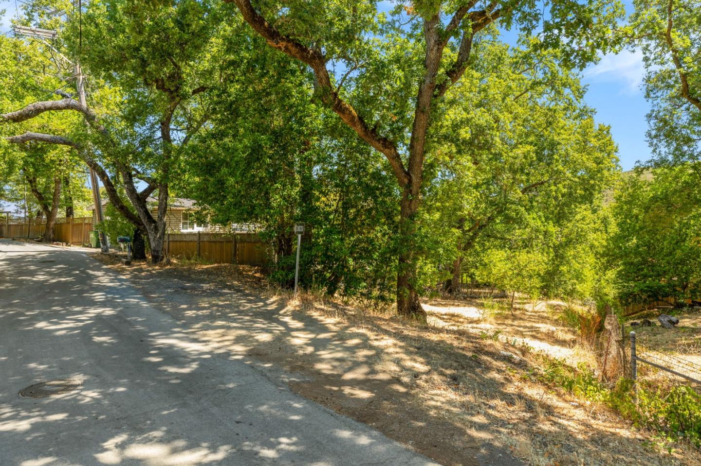 Detail Gallery Image 4 of 24 For 161 Los Trancos Cir, Portola Valley,  CA 94028 - – Beds | – Baths