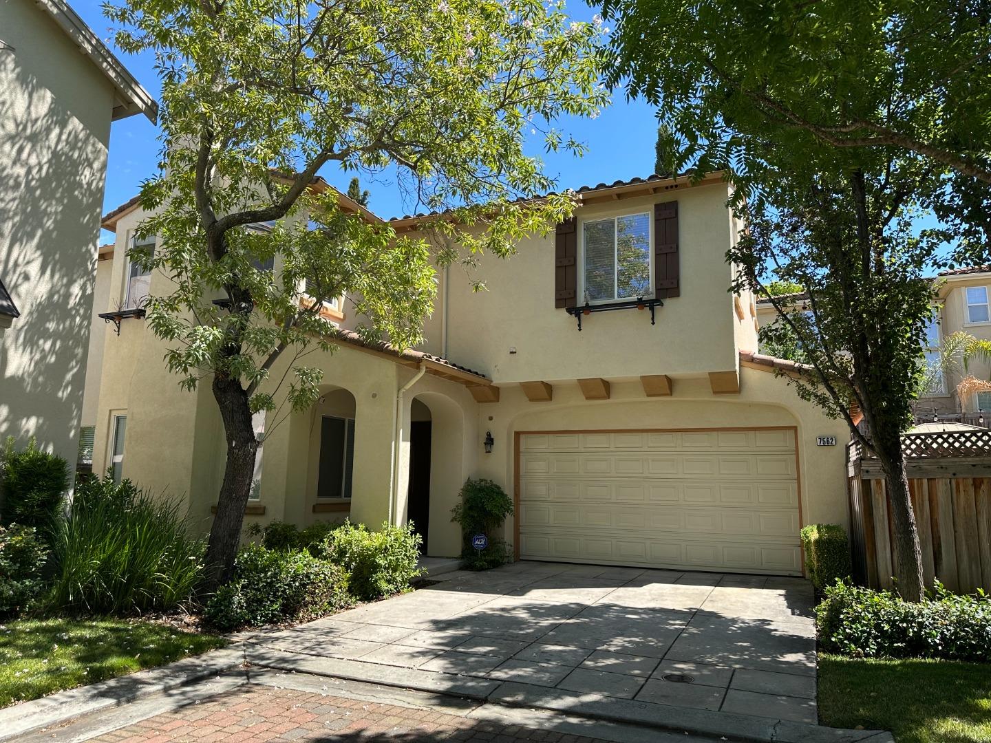 Detail Gallery Image 1 of 37 For 7562 Edinburgh Way, Gilroy,  CA 95020 - 4 Beds | 2/1 Baths