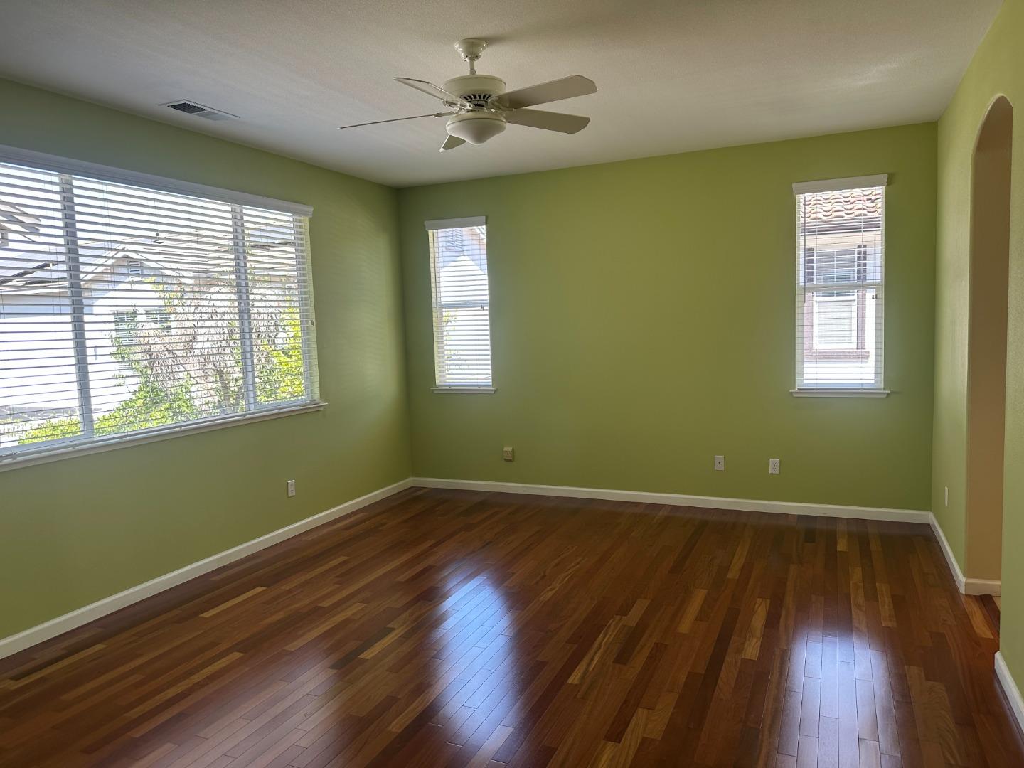Detail Gallery Image 16 of 37 For 7562 Edinburgh Way, Gilroy,  CA 95020 - 4 Beds | 2/1 Baths