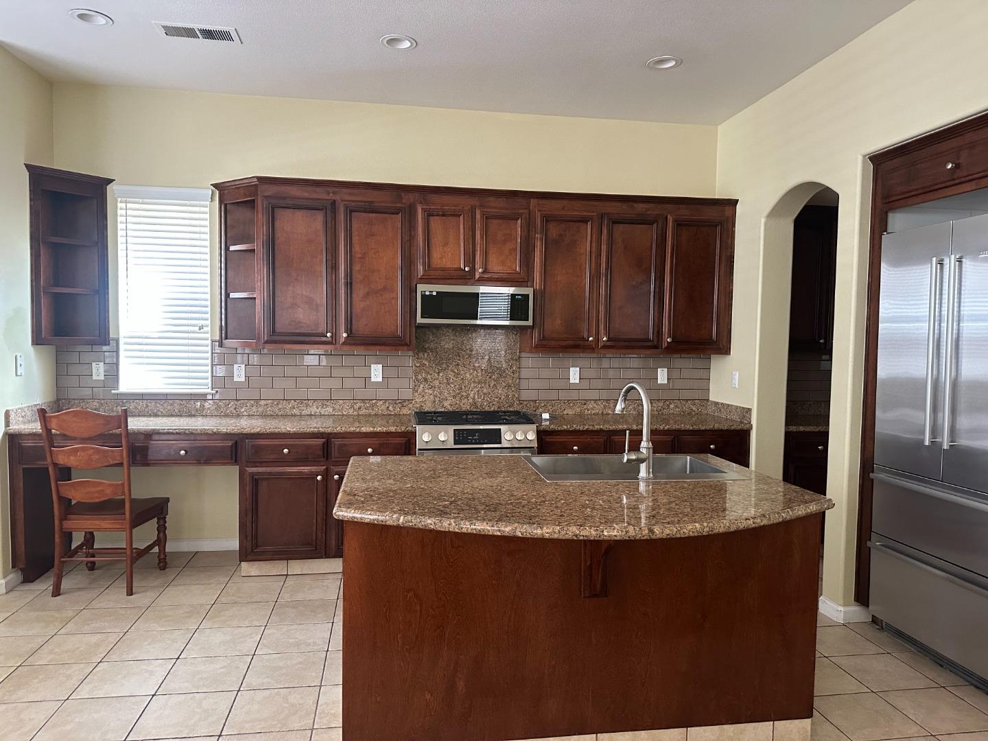 Detail Gallery Image 3 of 37 For 7562 Edinburgh Way, Gilroy,  CA 95020 - 4 Beds | 2/1 Baths