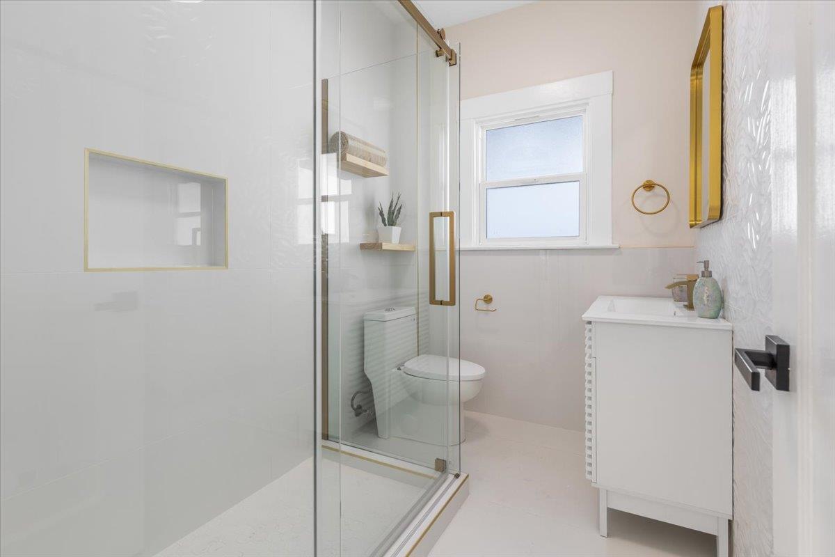 Detail Gallery Image 13 of 48 For 1237 Ashby Ave, Berkeley,  CA 94702 - 2 Beds | 2 Baths
