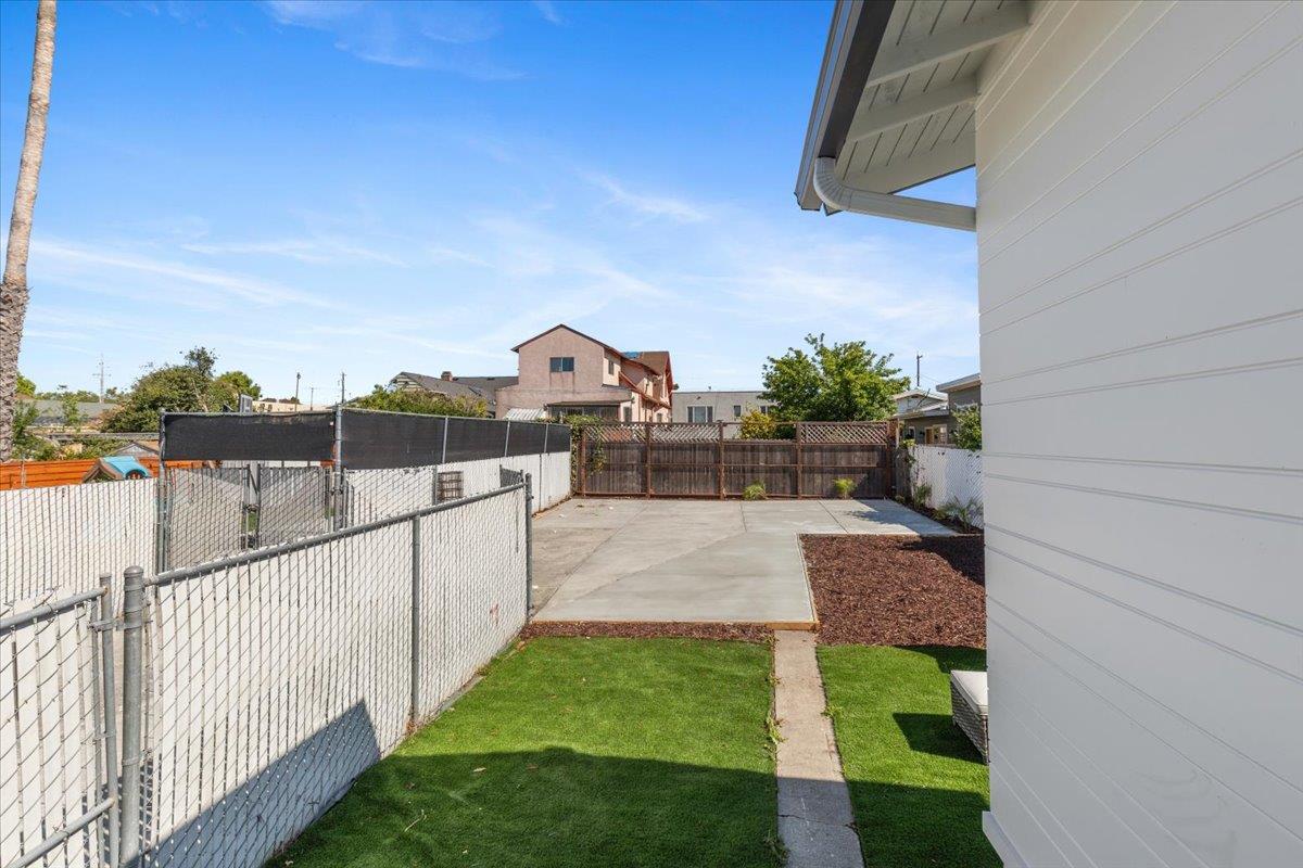 Detail Gallery Image 2 of 48 For 1237 Ashby Ave, Berkeley,  CA 94702 - 2 Beds | 2 Baths
