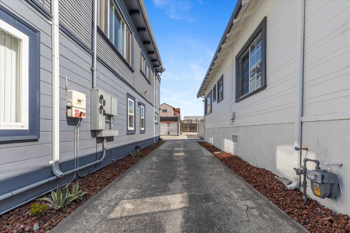 Detail Gallery Image 36 of 48 For 1237 Ashby Ave, Berkeley,  CA 94702 - 2 Beds | 2 Baths