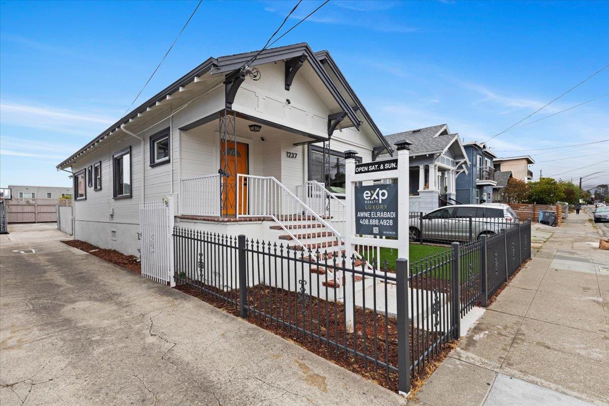 Detail Gallery Image 39 of 48 For 1237 Ashby Ave, Berkeley,  CA 94702 - 2 Beds | 2 Baths