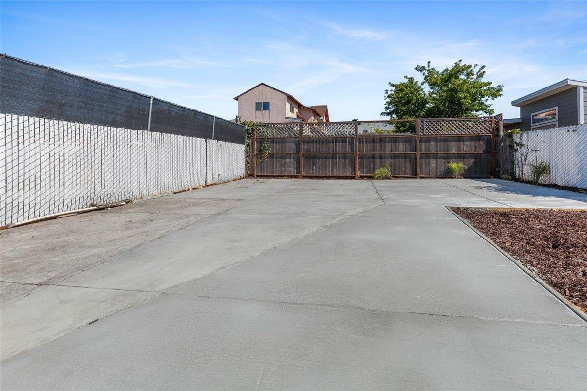 Detail Gallery Image 5 of 48 For 1237 Ashby Ave, Berkeley,  CA 94702 - 2 Beds | 2 Baths