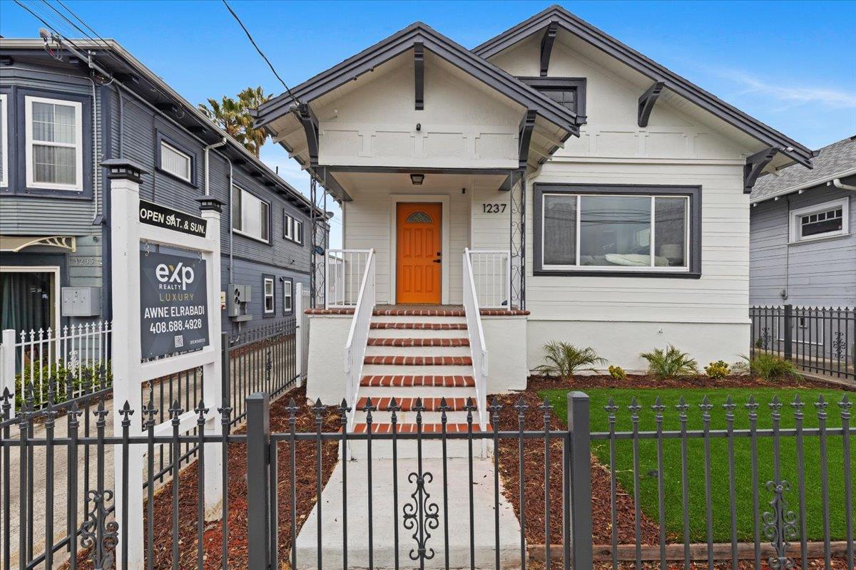 Detail Gallery Image 7 of 48 For 1237 Ashby Ave, Berkeley,  CA 94702 - 2 Beds | 2 Baths