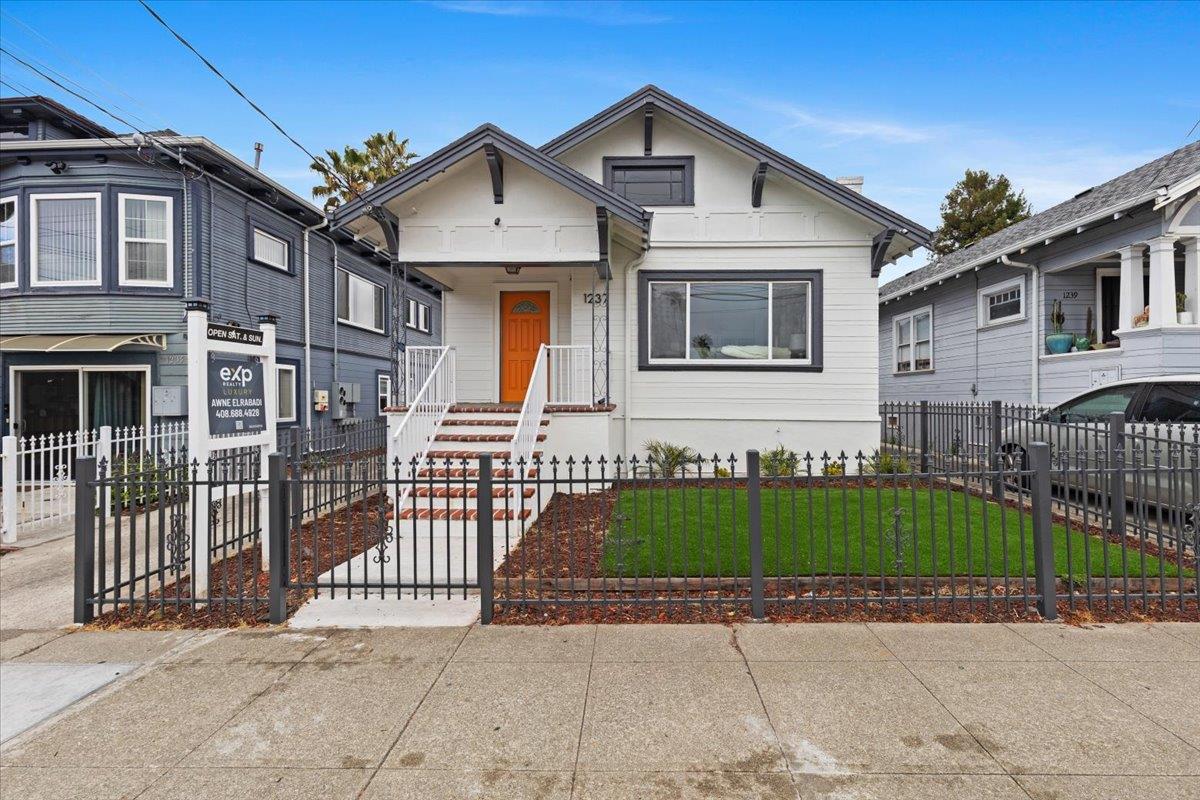 Detail Gallery Image 8 of 48 For 1237 Ashby Ave, Berkeley,  CA 94702 - 2 Beds | 2 Baths