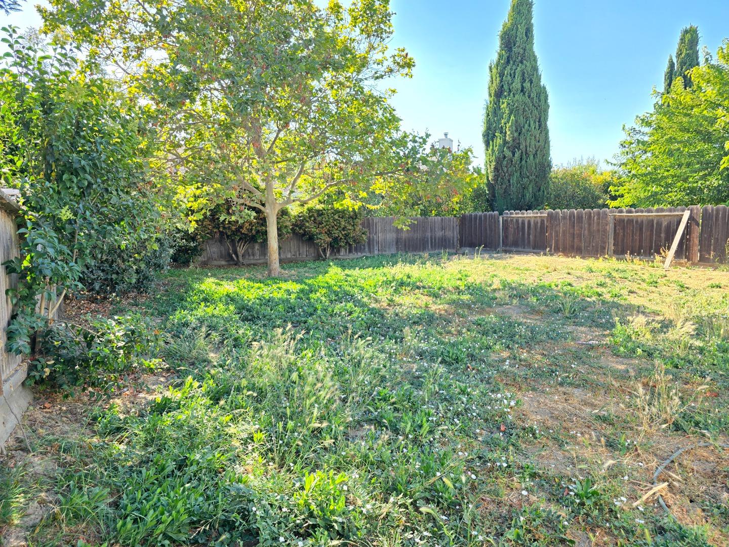 Detail Gallery Image 11 of 16 For 840 Line, Hollister,  CA 95023 - 3 Beds | 2 Baths