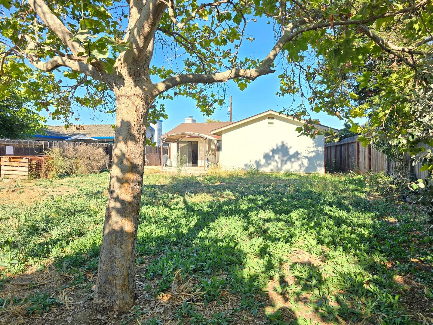 Detail Gallery Image 12 of 16 For 840 Line, Hollister,  CA 95023 - 3 Beds | 2 Baths