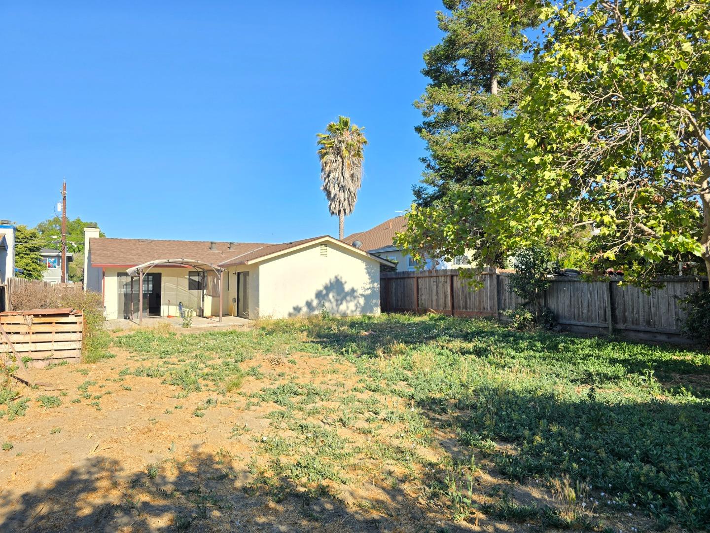 Detail Gallery Image 13 of 16 For 840 Line, Hollister,  CA 95023 - 3 Beds | 2 Baths