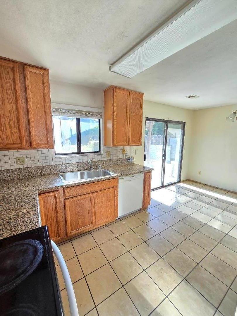 Detail Gallery Image 14 of 16 For 840 Line, Hollister,  CA 95023 - 3 Beds | 2 Baths