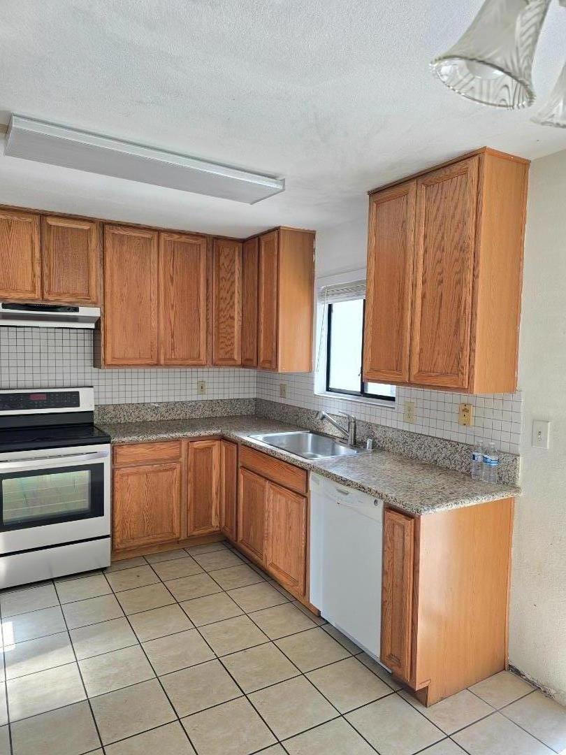 Detail Gallery Image 15 of 16 For 840 Line, Hollister,  CA 95023 - 3 Beds | 2 Baths