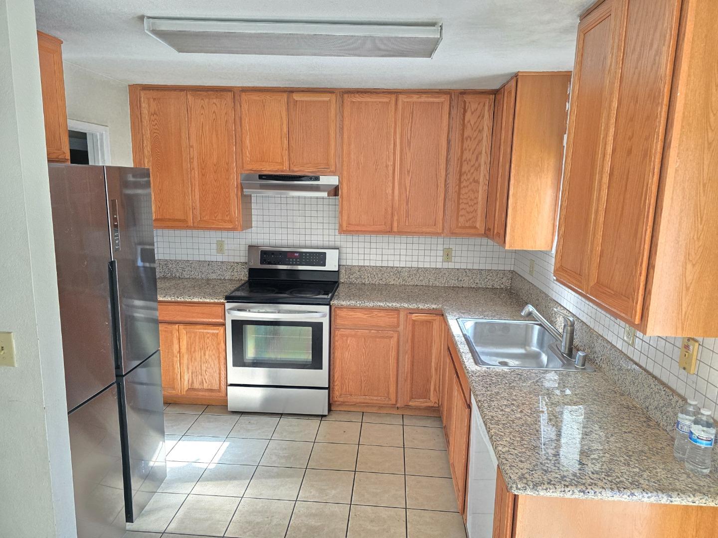 Detail Gallery Image 2 of 16 For 840 Line, Hollister,  CA 95023 - 3 Beds | 2 Baths
