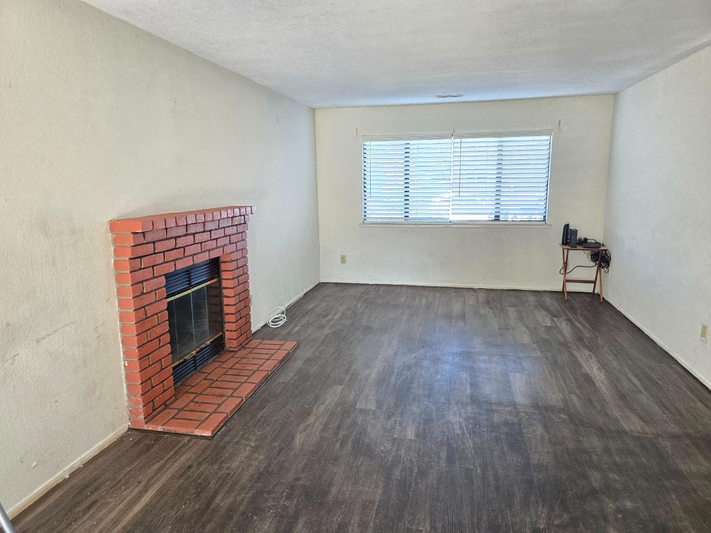 Detail Gallery Image 3 of 16 For 840 Line, Hollister,  CA 95023 - 3 Beds | 2 Baths