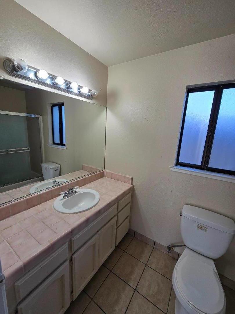 Detail Gallery Image 7 of 16 For 840 Line, Hollister,  CA 95023 - 3 Beds | 2 Baths