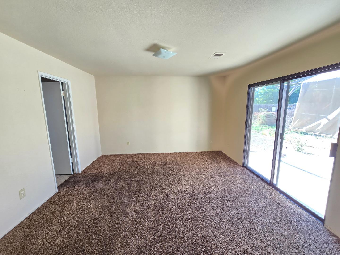 Detail Gallery Image 8 of 16 For 840 Line, Hollister,  CA 95023 - 3 Beds | 2 Baths