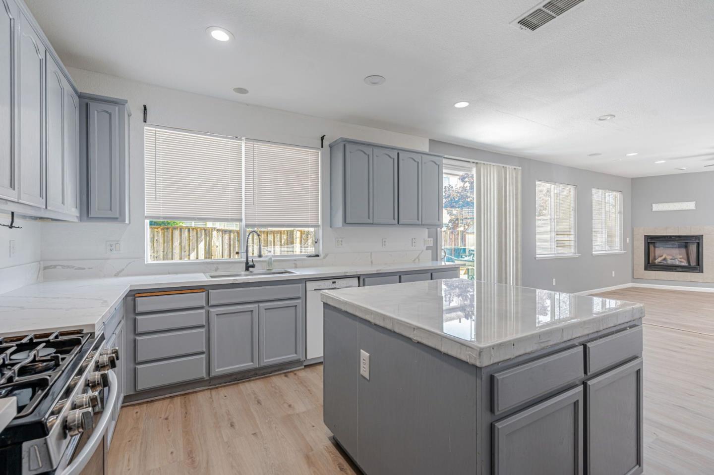 Detail Gallery Image 11 of 44 For 5323 Gold Creek Cir, Discovery Bay,  CA 94505 - 5 Beds | 3 Baths