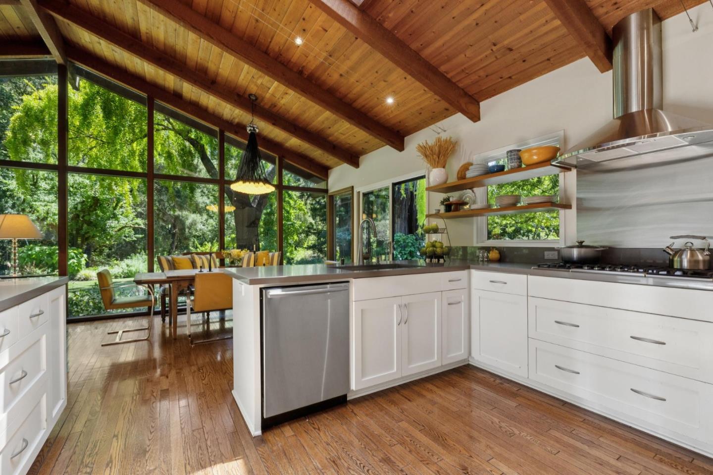 Detail Gallery Image 10 of 38 For 3323 Woodside Rd, Woodside,  CA 94062 - 3 Beds | 2/1 Baths