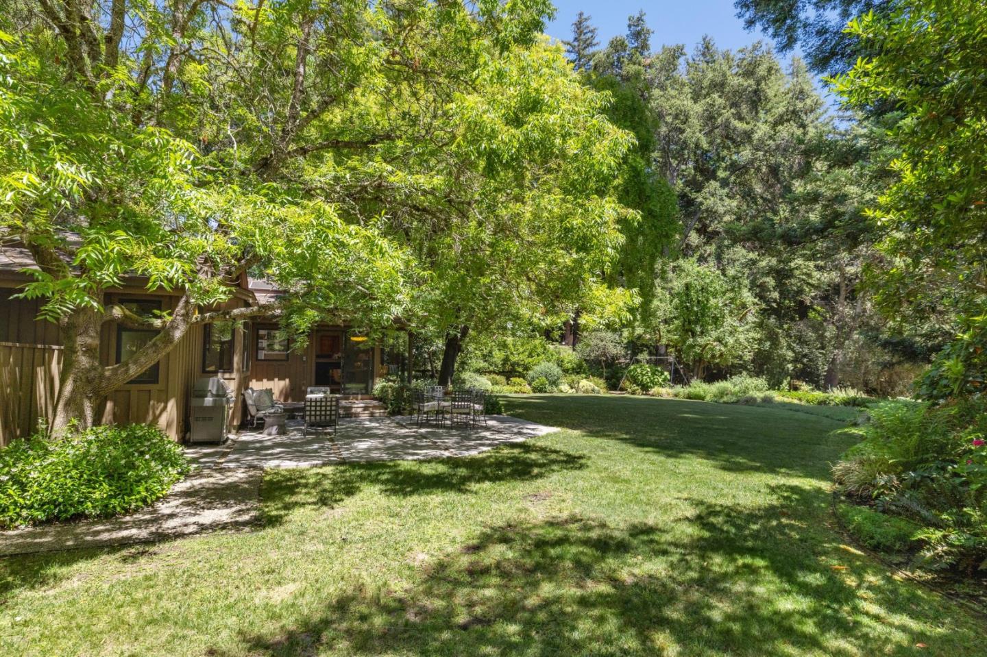 Detail Gallery Image 18 of 38 For 3323 Woodside Rd, Woodside,  CA 94062 - 3 Beds | 2/1 Baths
