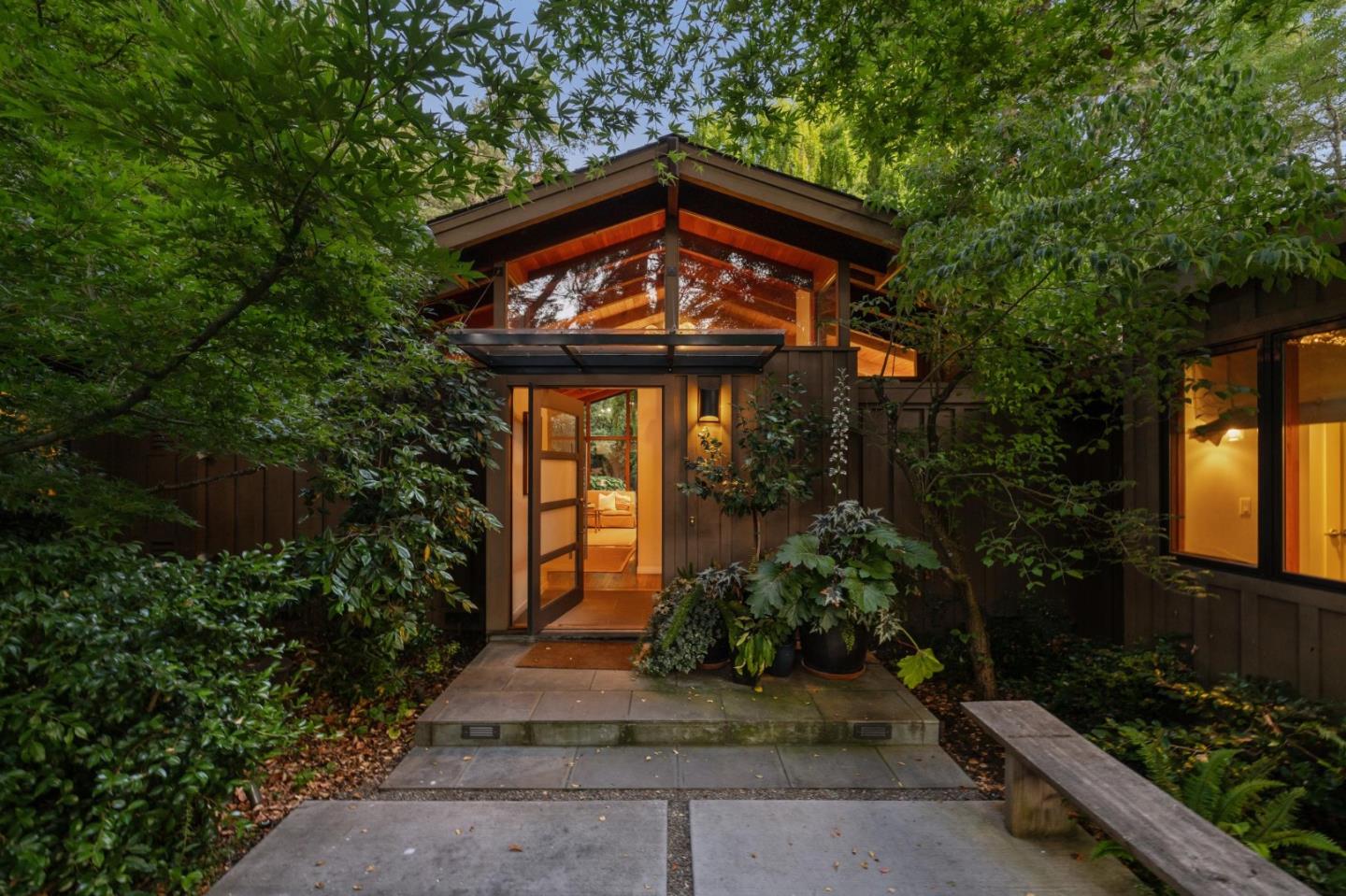 Detail Gallery Image 21 of 38 For 3323 Woodside Rd, Woodside,  CA 94062 - 3 Beds | 2/1 Baths
