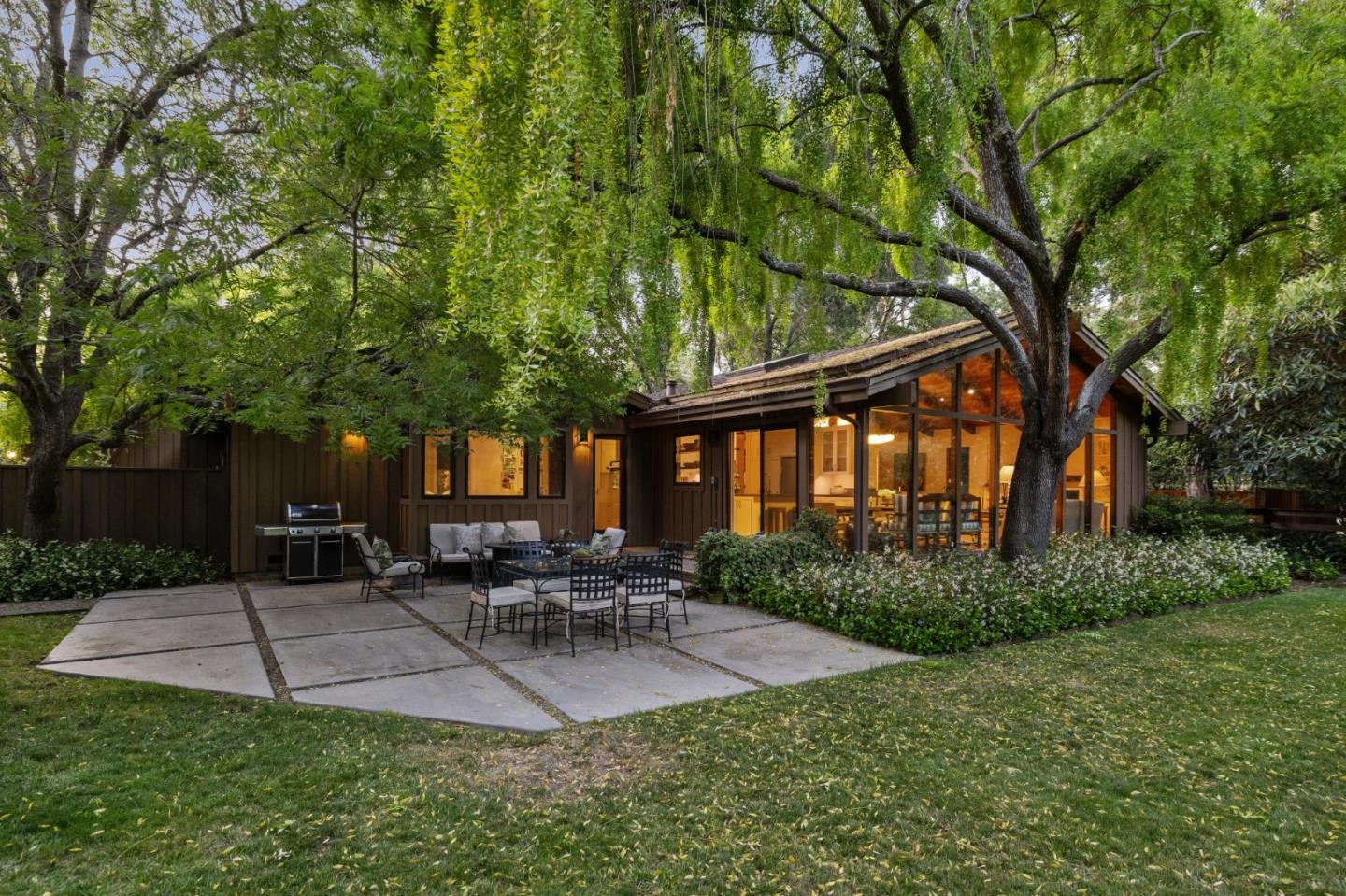 Detail Gallery Image 32 of 38 For 3323 Woodside Rd, Woodside,  CA 94062 - 3 Beds | 2/1 Baths