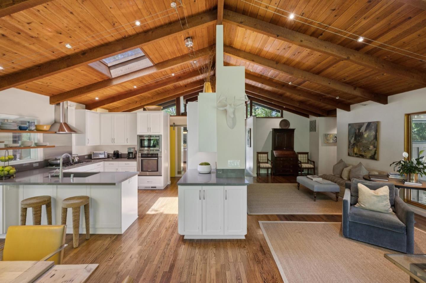 Detail Gallery Image 7 of 38 For 3323 Woodside Rd, Woodside,  CA 94062 - 3 Beds | 2/1 Baths