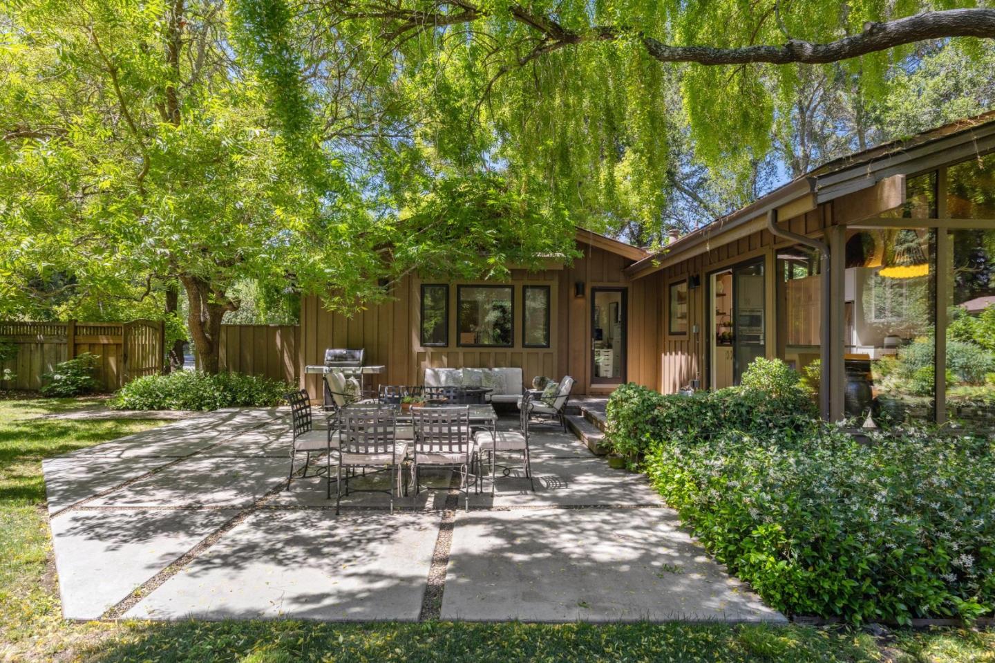Detail Gallery Image 9 of 38 For 3323 Woodside Rd, Woodside,  CA 94062 - 3 Beds | 2/1 Baths