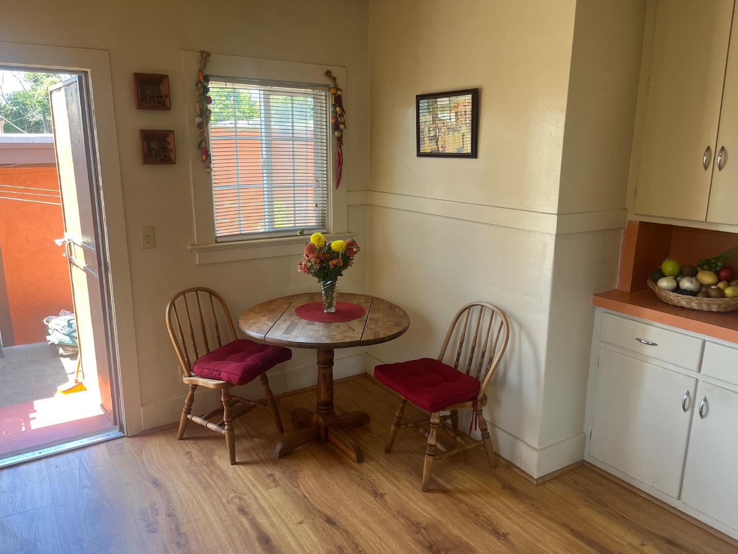 Detail Gallery Image 13 of 27 For 105 Palm Ave, Watsonville,  CA 95076 - 3 Beds | 1/1 Baths