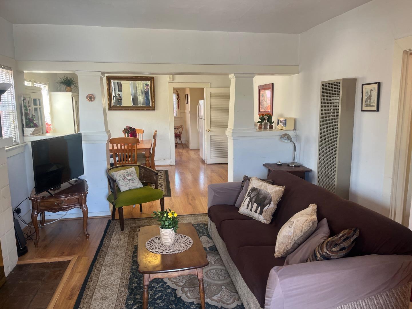 Detail Gallery Image 5 of 27 For 105 Palm Ave, Watsonville,  CA 95076 - 3 Beds | 1/1 Baths