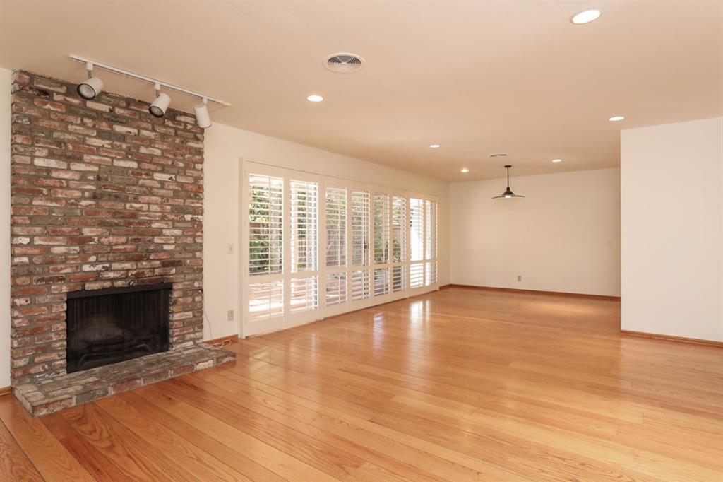 Detail Gallery Image 2 of 13 For 4120 Donald Dr, Palo Alto,  CA 94306 - 4 Beds | 3 Baths