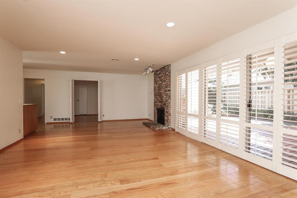 Detail Gallery Image 3 of 13 For 4120 Donald Dr, Palo Alto,  CA 94306 - 4 Beds | 3 Baths