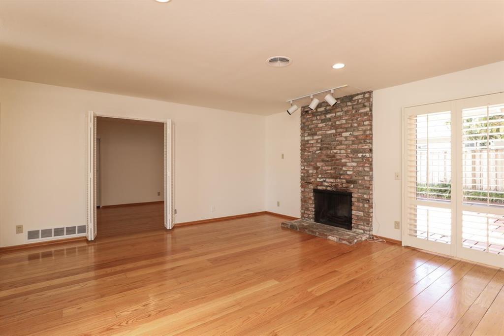 Detail Gallery Image 4 of 13 For 4120 Donald Dr, Palo Alto,  CA 94306 - 4 Beds | 3 Baths