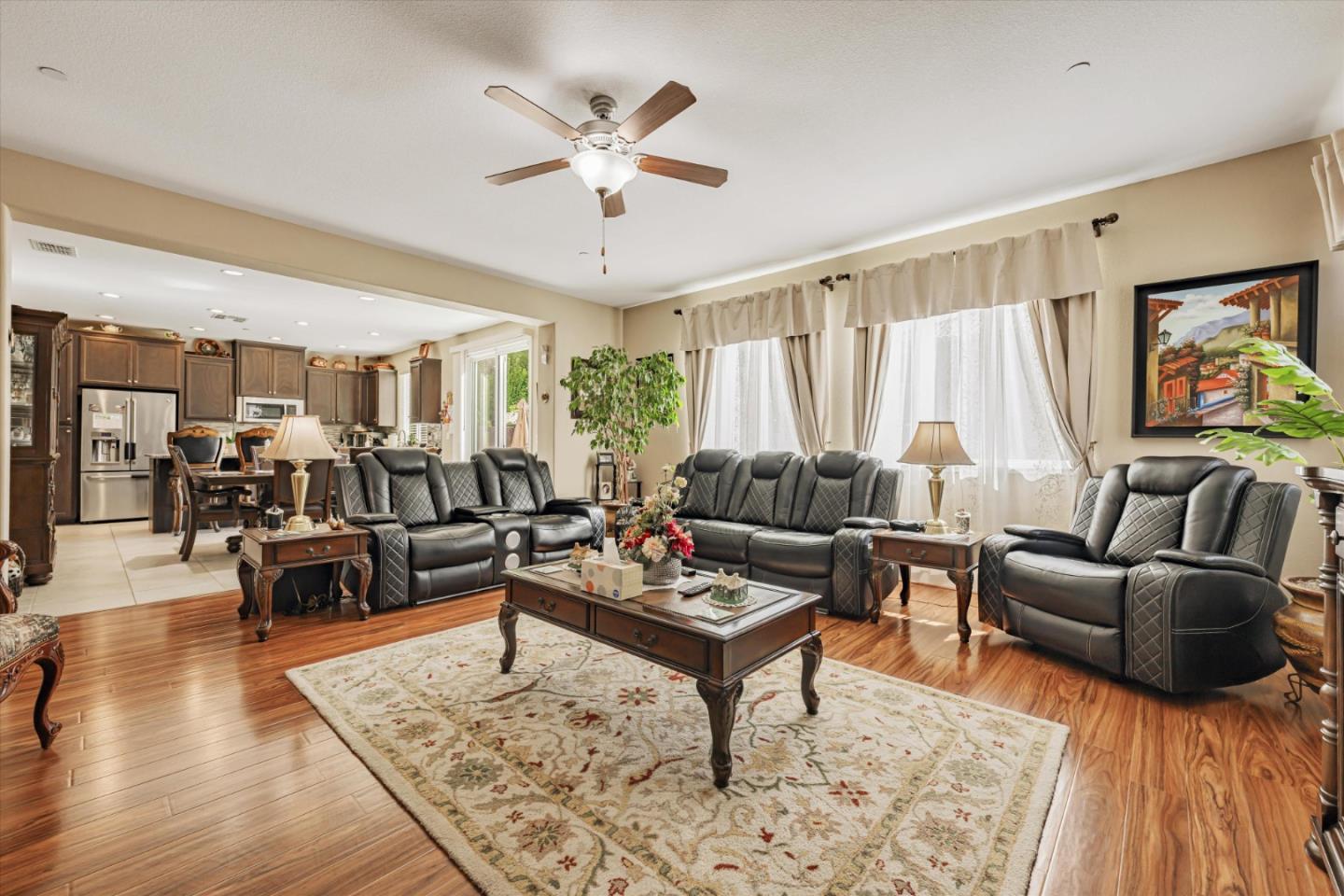 Detail Gallery Image 12 of 43 For 1652 Maidencane Way, Los Banos,  CA 93635 - 5 Beds | 3/1 Baths