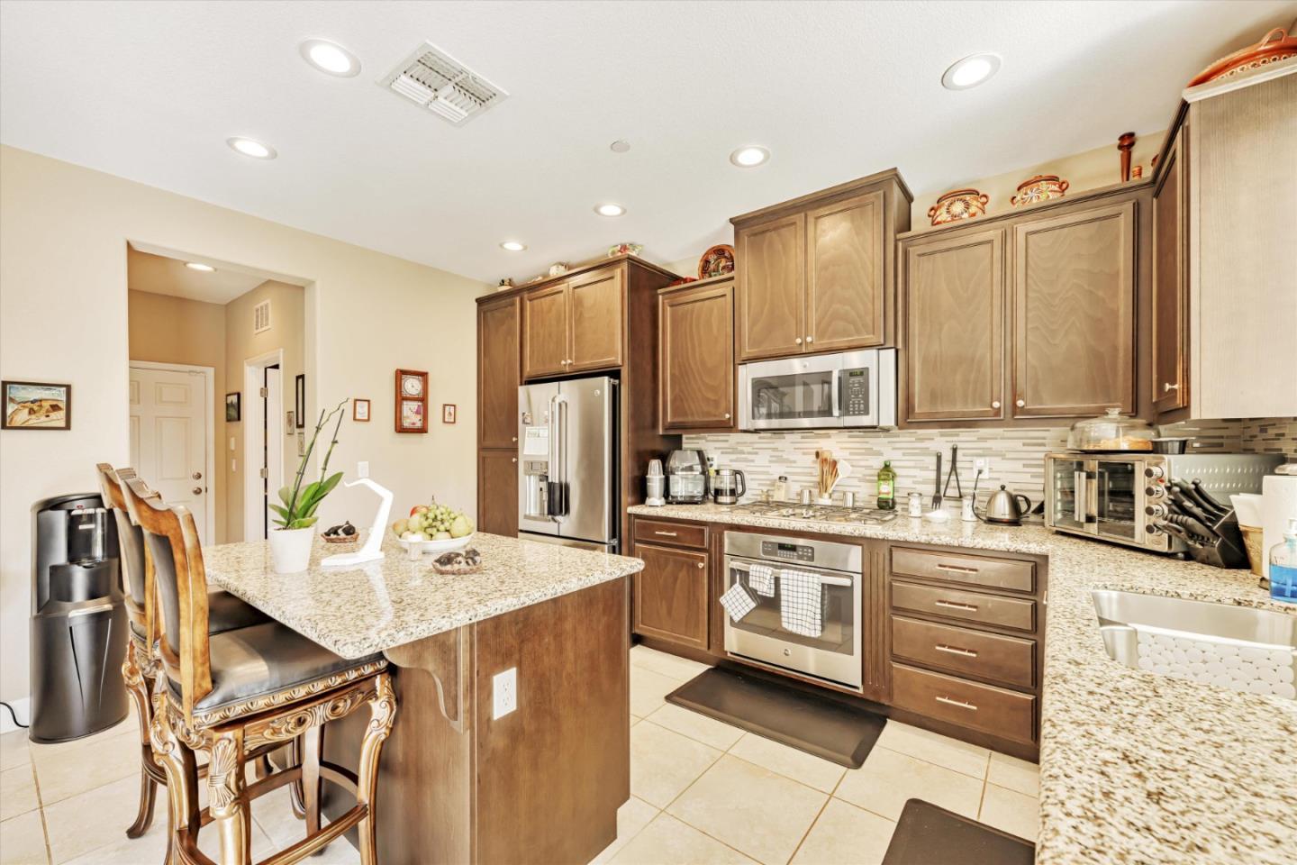 Detail Gallery Image 13 of 43 For 1652 Maidencane Way, Los Banos,  CA 93635 - 5 Beds | 3/1 Baths