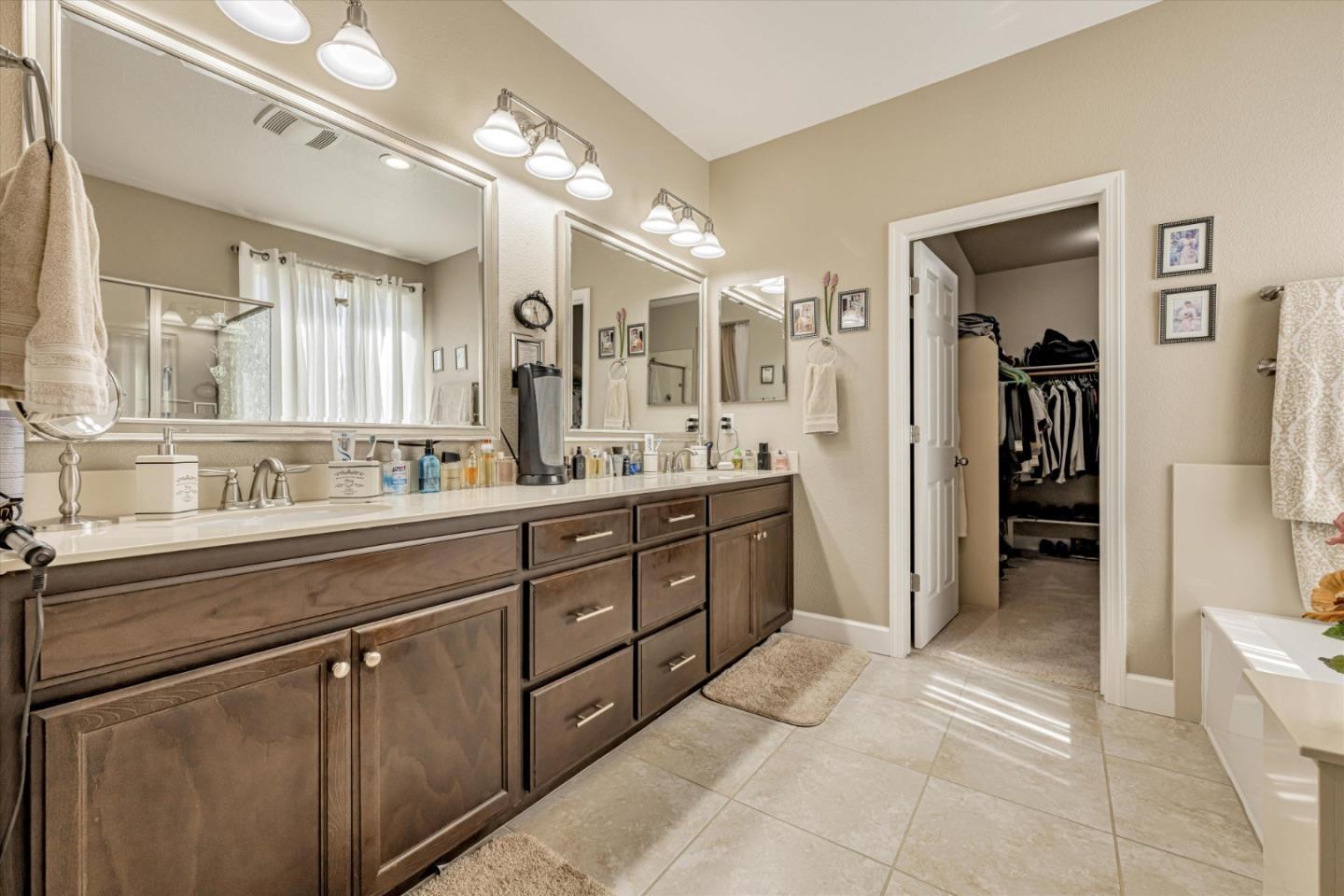 Detail Gallery Image 32 of 43 For 1652 Maidencane Way, Los Banos,  CA 93635 - 5 Beds | 3/1 Baths