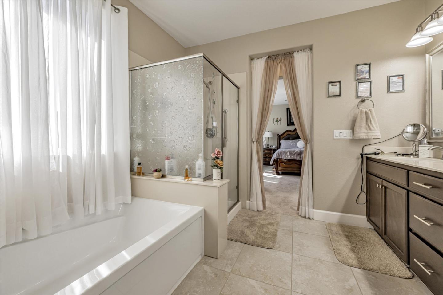Detail Gallery Image 33 of 43 For 1652 Maidencane Way, Los Banos,  CA 93635 - 5 Beds | 3/1 Baths